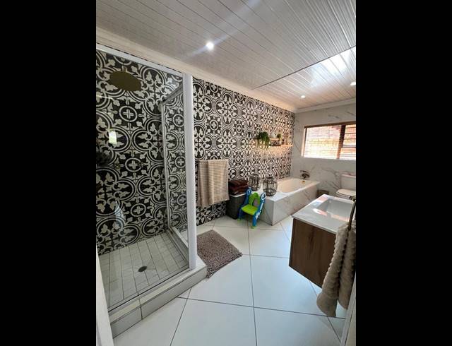 4 BEDROOM HOUSE FOR SALE IN SUNAIR PARK